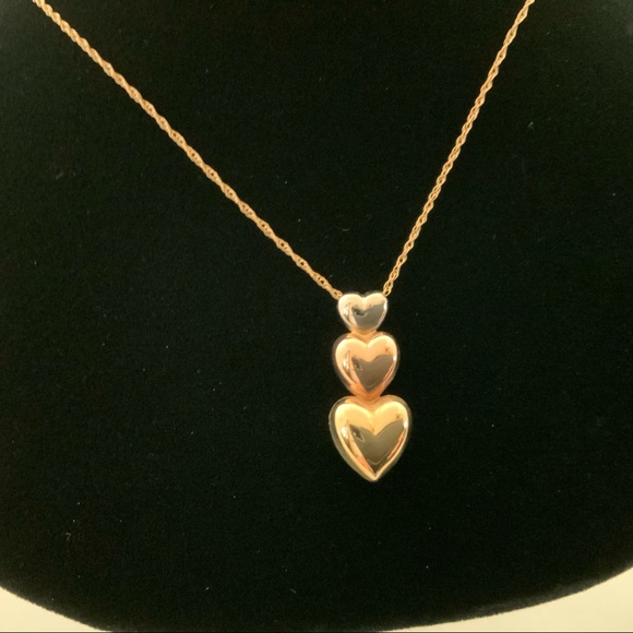 14k tri color gold three heart pendent and chain - Picture 6 of 6